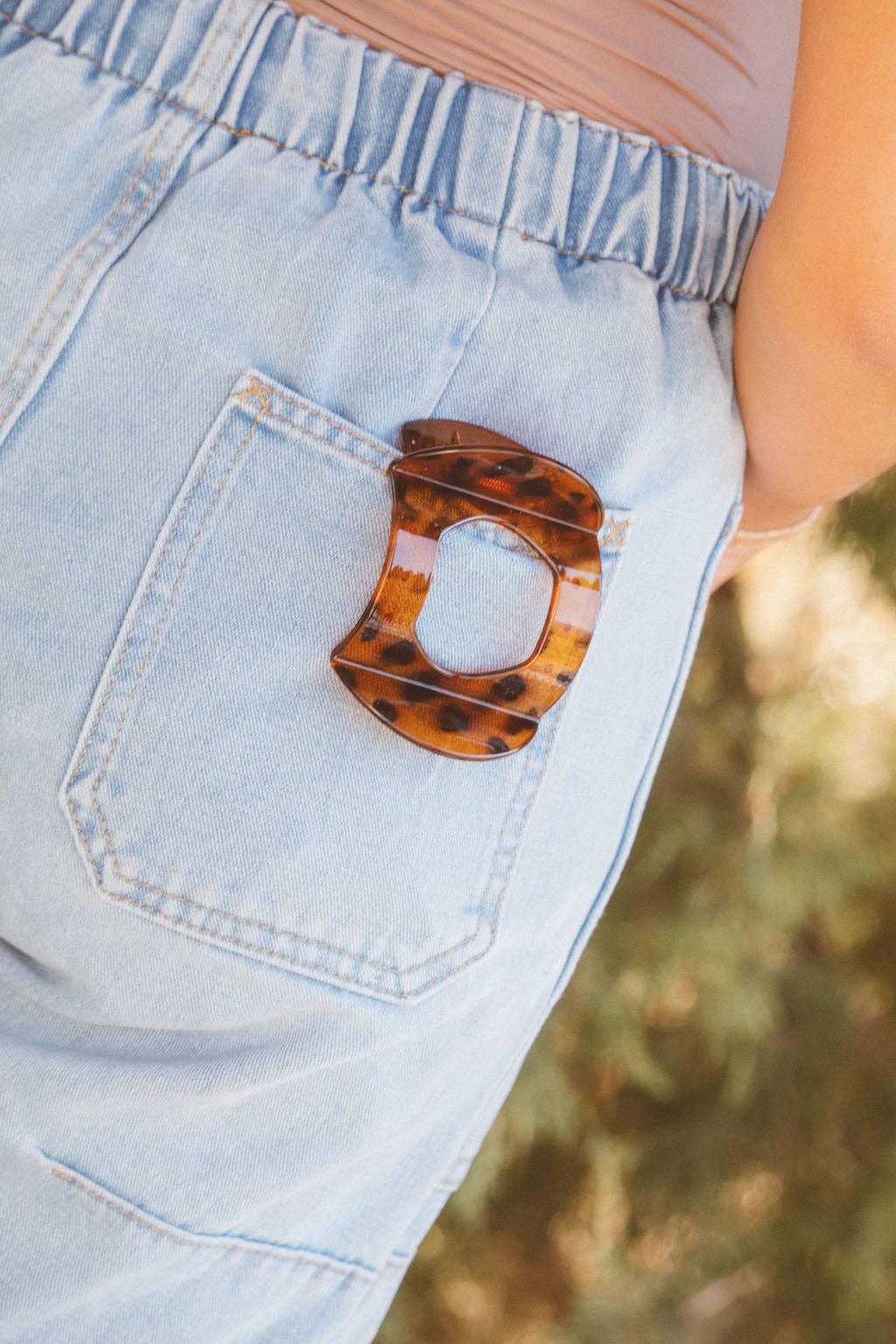 Shop ANDi - Leopard Curved Claw Clip